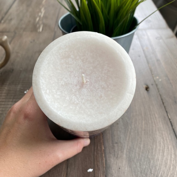 Lavender Breeze Candle - Picture 2 of 4